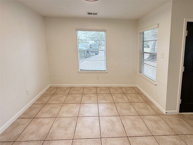 Building Photo - 918 Bolton Ct