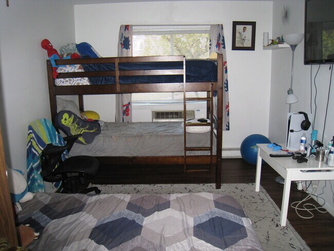 Building Photo - 187 Pickwick Dr