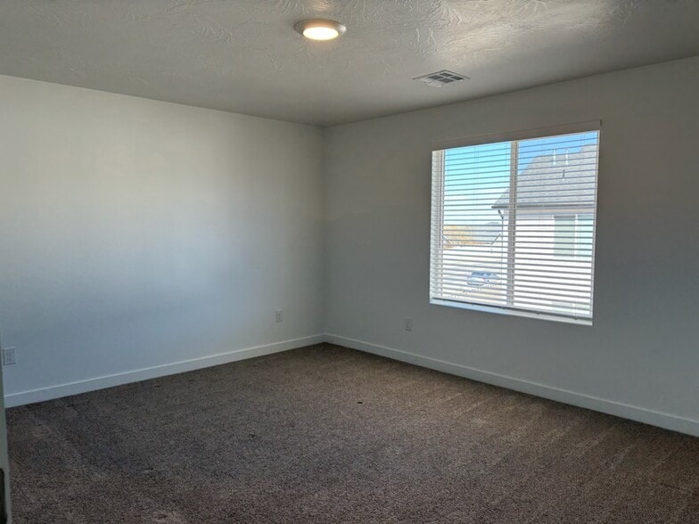 master bedroom, upstairs - 392 W 2000 N