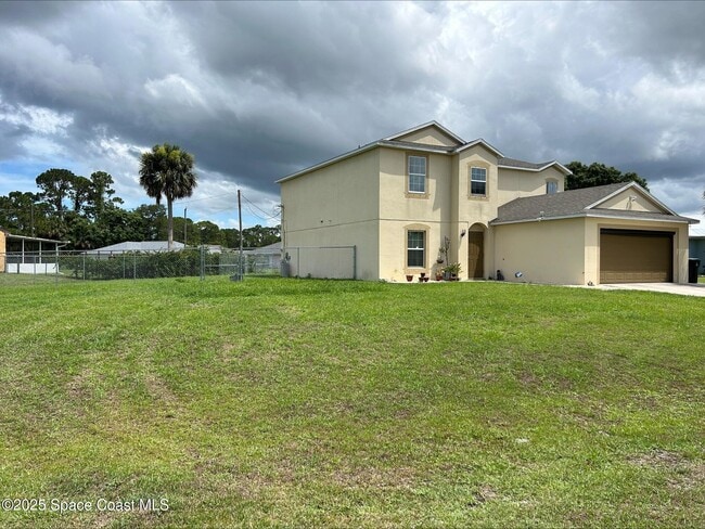 Building Photo - 1334 Lotus St SE