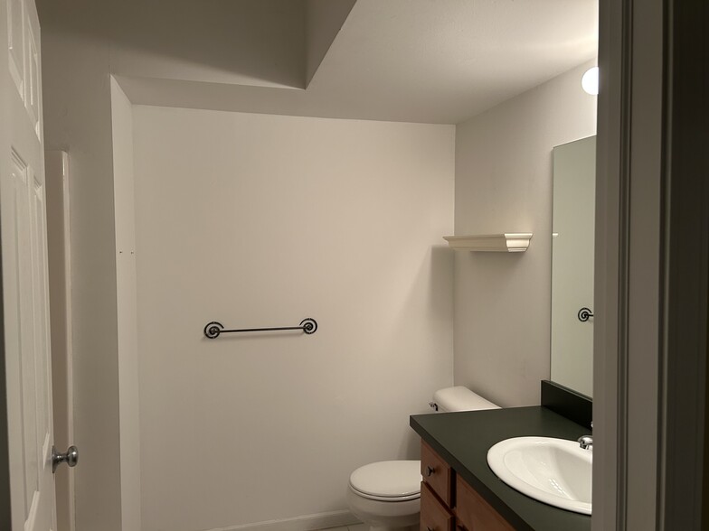 Building Photo - 2269 S Main St