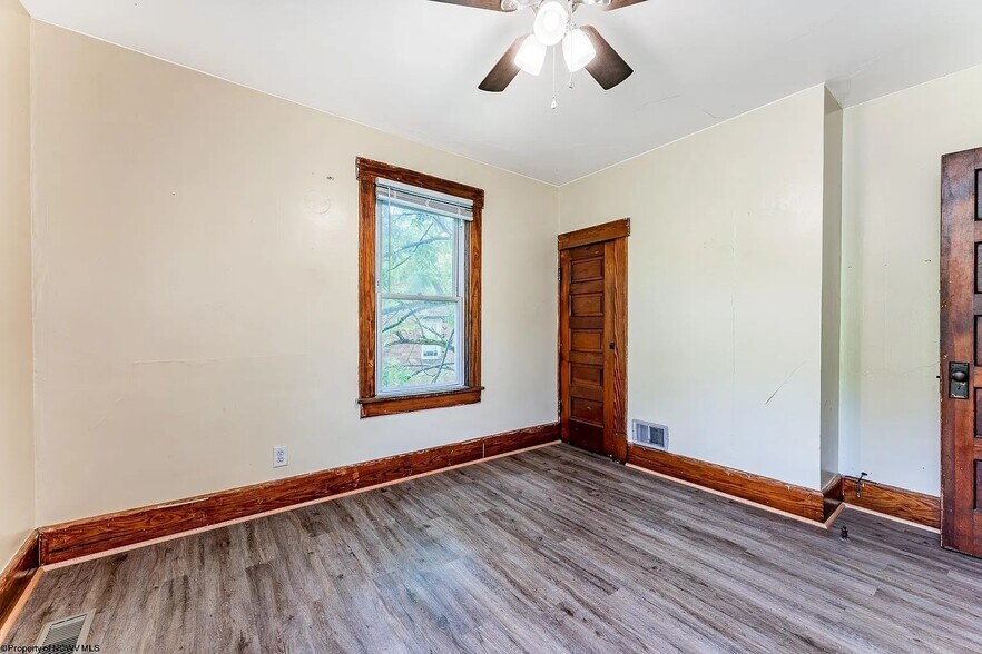 Building Photo - 565 Brockway Ave