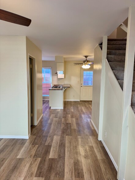 Building Photo - 1978 Maple Ave