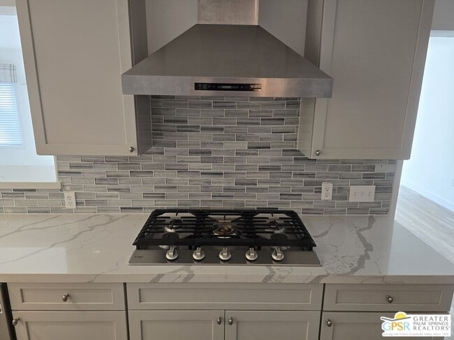 Building Photo - 74619 Fairway Dr