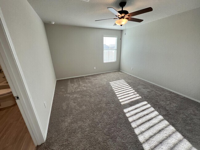 Building Photo - 2824 Rosefinch