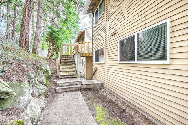 Building Photo - NEW PRICE!!! Modern, Remodeled  2BR/1BA wi...