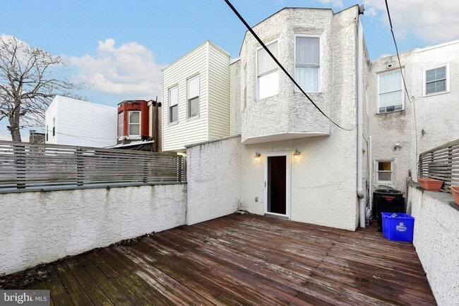 Building Photo - 2012 Carpenter St