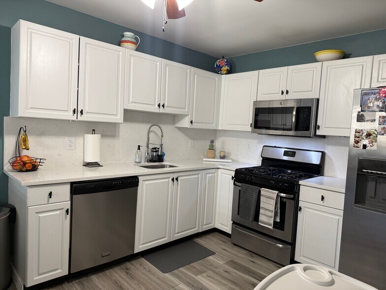 Building Photo - 334 Bowler Ct