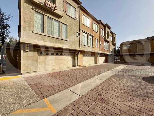 Building Photo - 240 W Juniper Ave