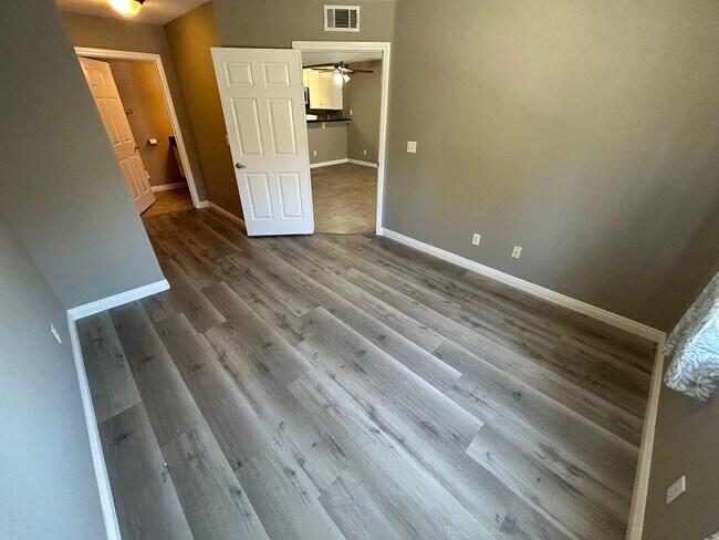 Building Photo - COMPLETED REMODELED 3 BEDROOM, SINGLE STORY UNIT!!!