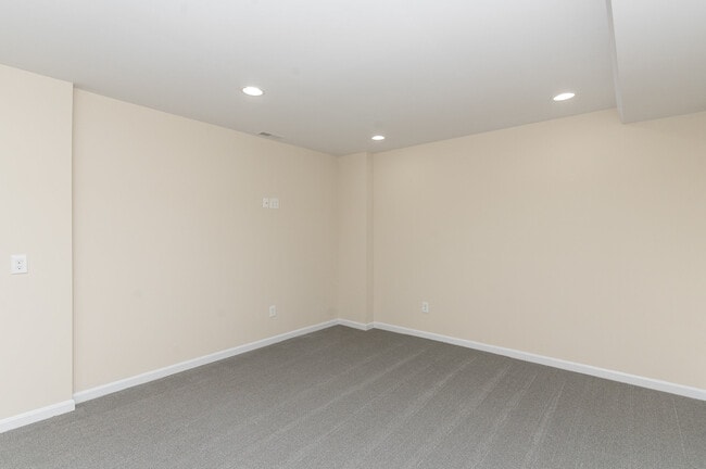Building Photo - 489 S Arlington Rd