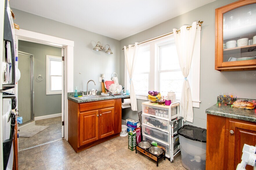 Kitchen - 407 N Glenwood Ave