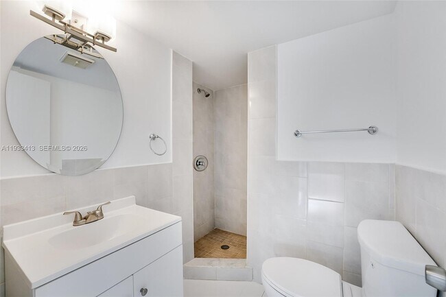 Building Photo - 777 SW 9th Ave