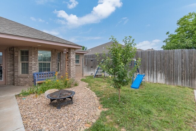 Building Photo - 3/2 in Tradewinds