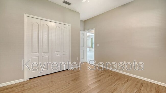 Building Photo - 4010 Green Tree Ave