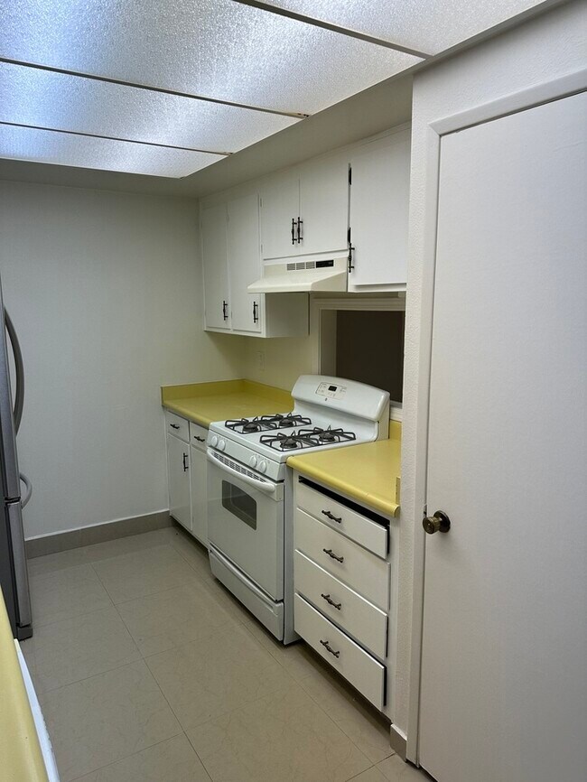 Building Photo - Modesto 3 Bedroom 2 Bath Home