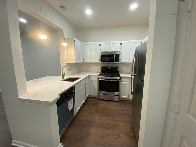 Kitchen with new stainless steel appliances - 12012 Taliesin Pl