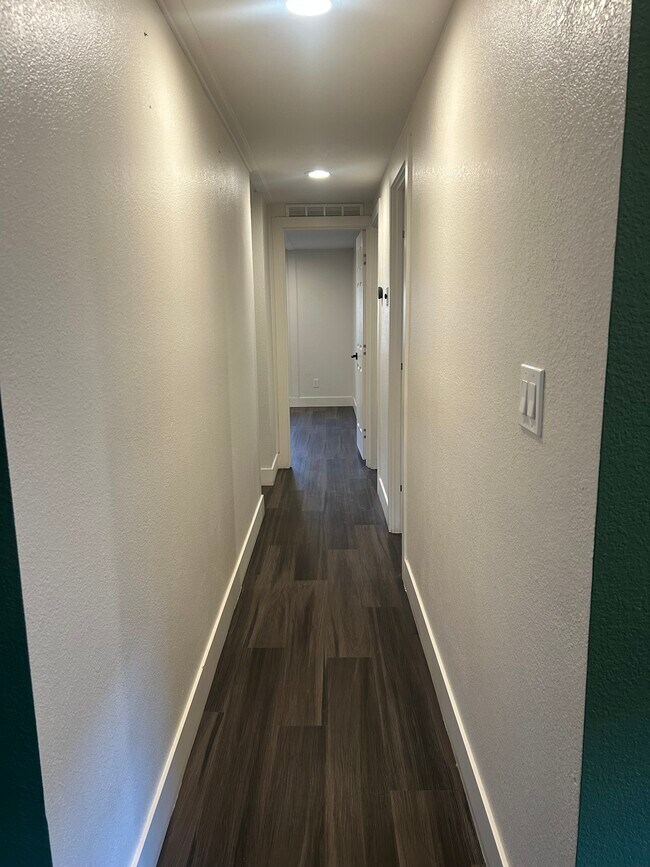 Building Photo - 2730 Larkspur St