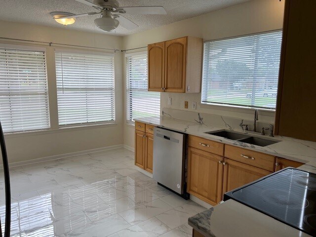 Building Photo - 1803 Foxlake Dr