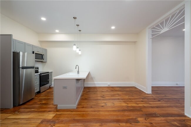 Building Photo - 178 Main St