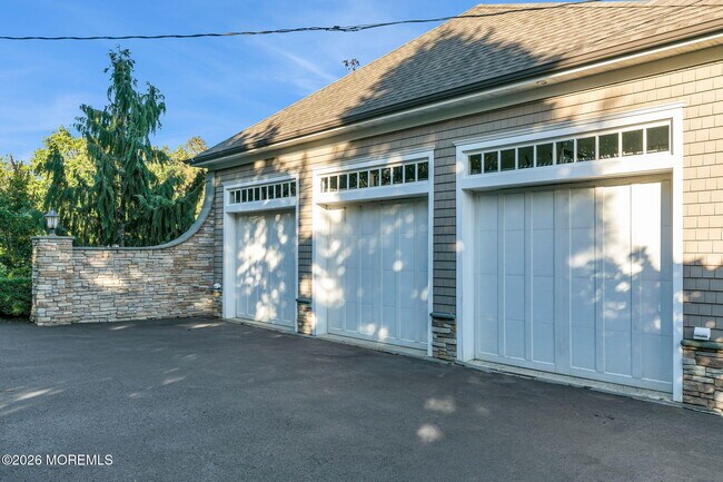 Building Photo - 22 Oakes Rd