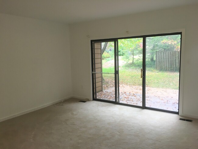 Building Photo - Spacious 4 Bedroom House in Beautiful Colu...