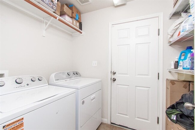 Building Photo - 4193 Fairmeadow Dr