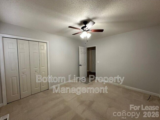 Building Photo - 404 Wood Run