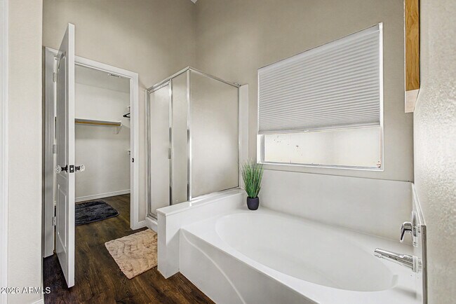 Building Photo - 10202 E Juanita Ave