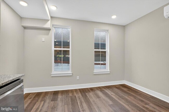 Building Photo - 1924 N Front St