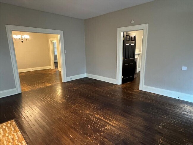 Building Photo - 323 Finley Ave