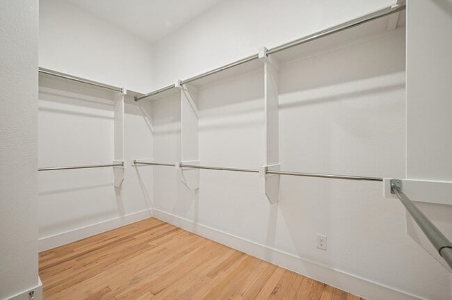 Building Photo - 13868 Dorset Ln