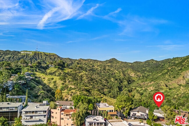 Building Photo - 2843 Lambert Dr