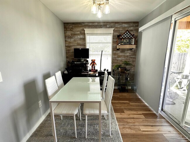 Building Photo - 346 Mizzen Ln