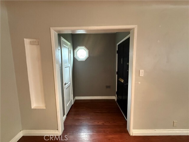 Building Photo - 527 S Orchard Dr