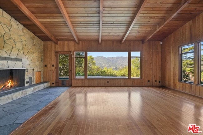 Building Photo - 21277 Entrada Rd