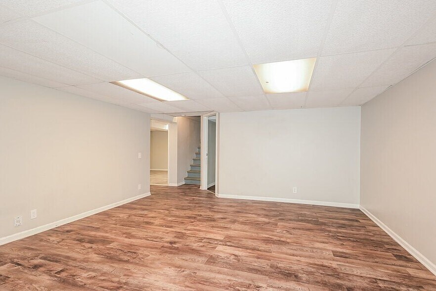 Building Photo - 13 Cricket Ct