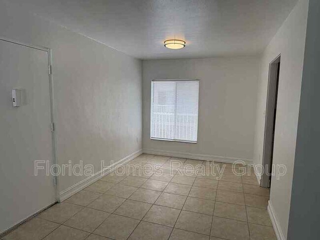 Building Photo - 1830 Maravilla Ave