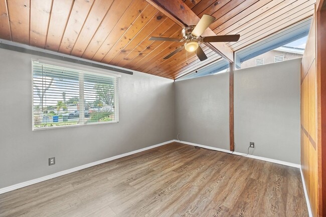Building Photo - Adorable 3 Bedroom 2 Bathroom Single Story Family Home