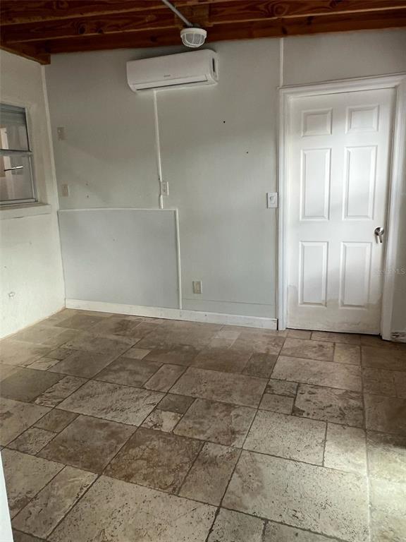 Building Photo - 8010 Woodvine Pl