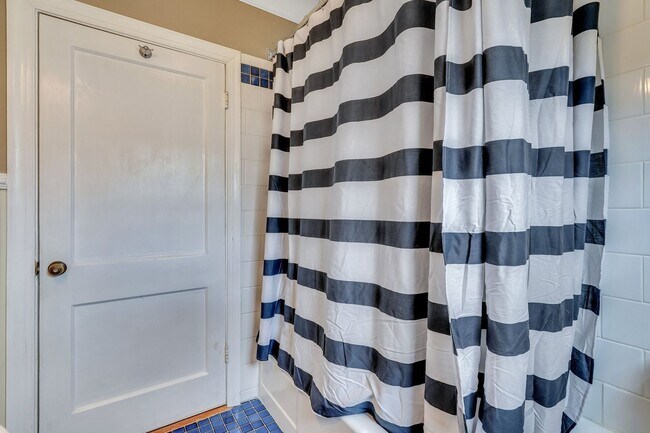 Building Photo - Beautiful Home in Desirable Ardsley Park