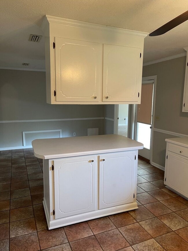 Building Photo - Shadows Acres.. New Flooring..New Paint.....