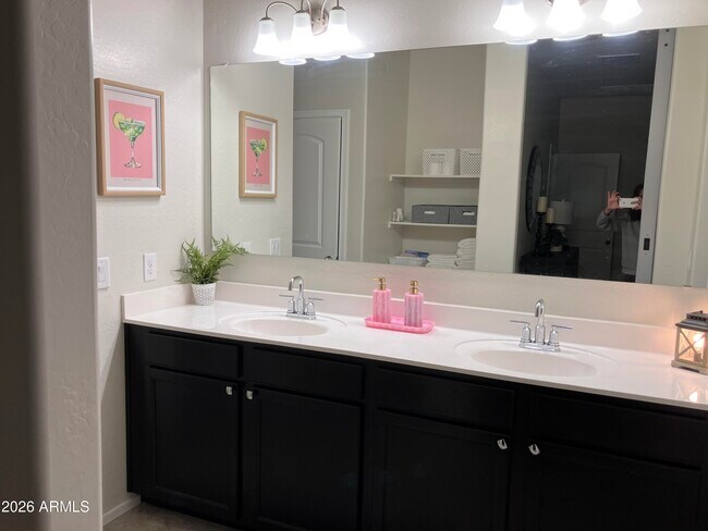 Building Photo - 30998 W Earll Dr