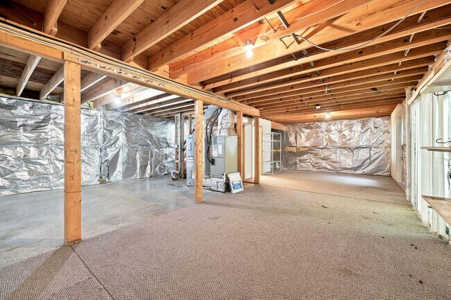 Building Photo - 322 Whispering Oaks Dr