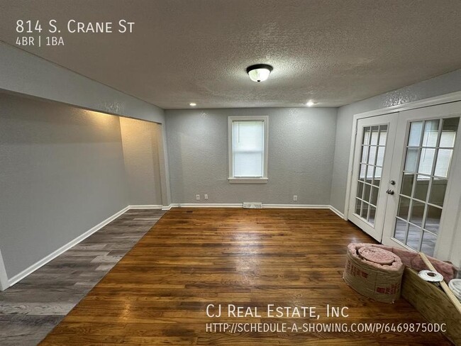 Building Photo - 814 S Crane St