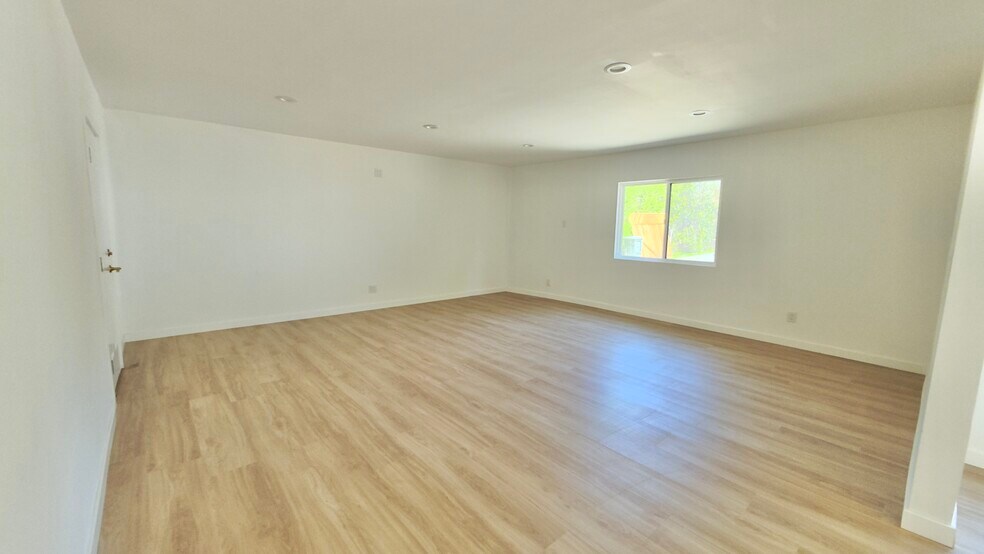 Building Photo - 492 Palisade St