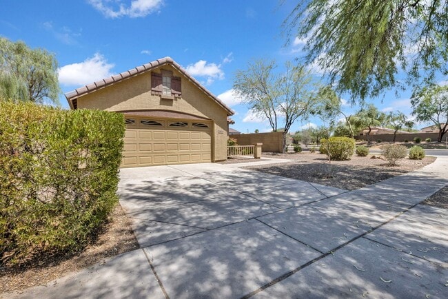 Primary Photo - Lovely 3 bed / 2.5 bath Home in the Power ...