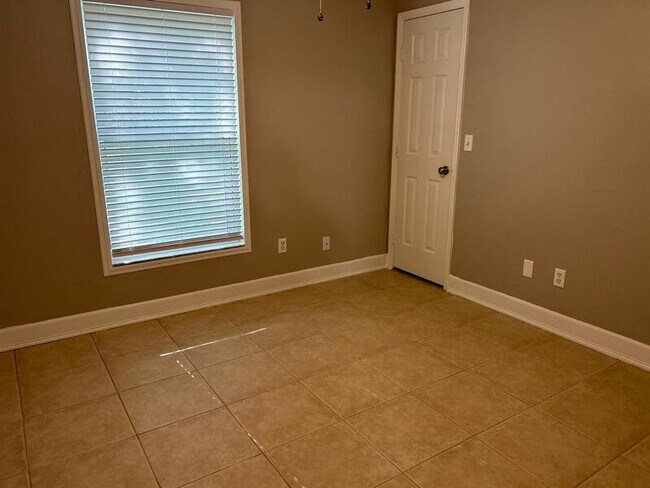Building Photo - 912 Park Valley Cir