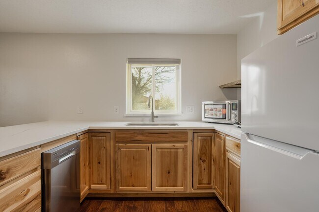 Building Photo - 501 El Paraiso Rd NW