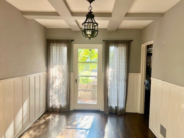 Breakfast room with balcony - 1039 S Alfred St